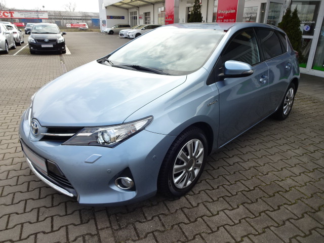 Toyota Auris Hybrid | Bj.2014 | 64369km | 12.990 €